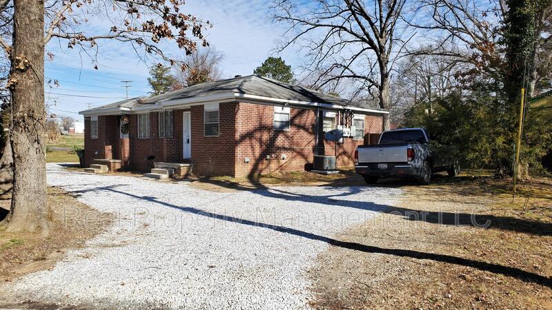 Foto principal - 1 Twin Springs Dr