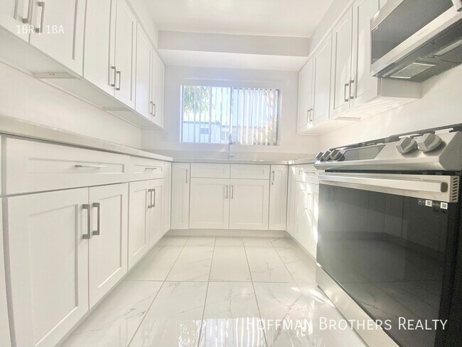 Building Photo - 12410 Chandler Blvd Valley Village, CA 91607