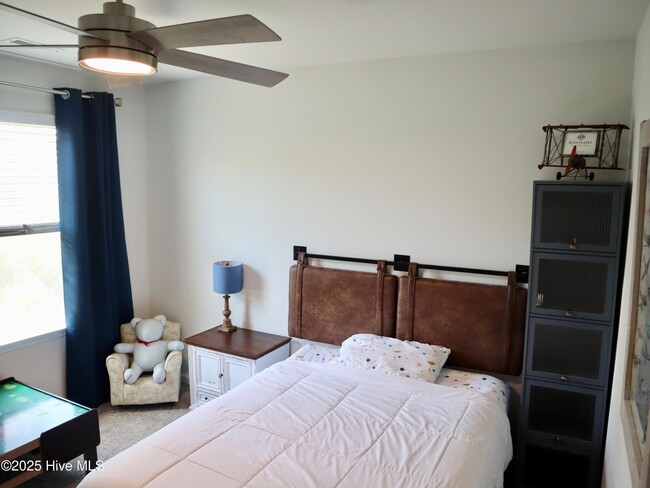 Foto del edificio - 404 Willet Ct