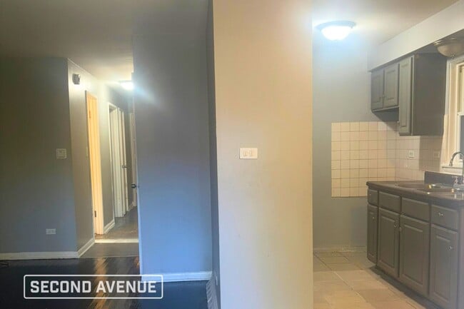 Building Photo - 8028 S Union Ave