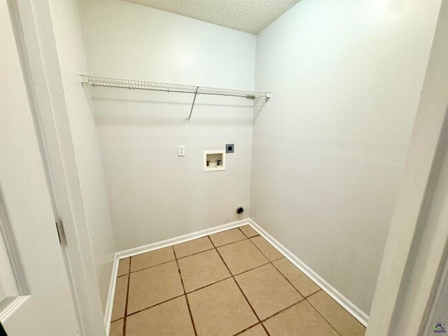 Building Photo - 308 Strawbridge Ln