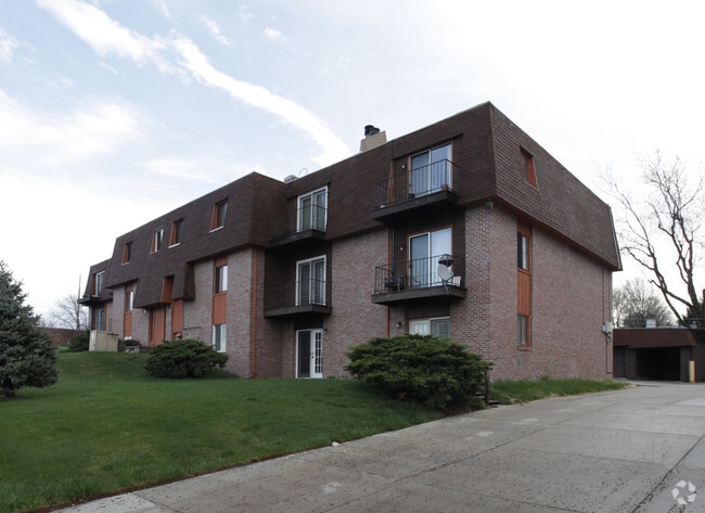 Photo - Warwick Apartments