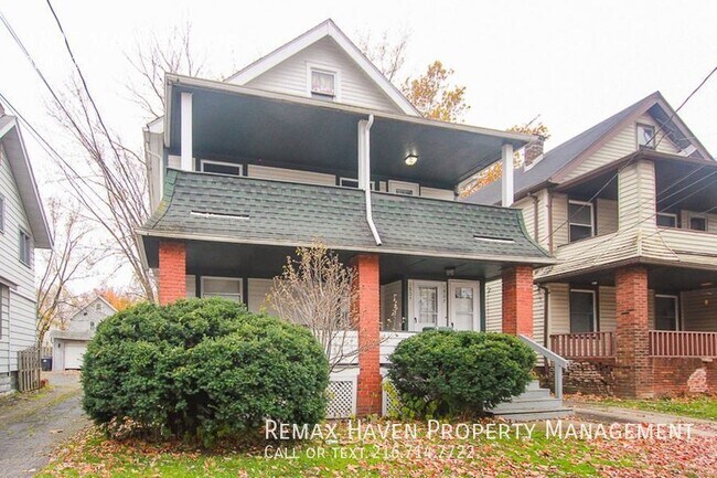 Building Photo - 1807 Mayview, UP, Cleveland - Spacious 2 b...