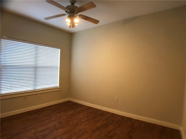 Building Photo - 2106 Cullen Ave