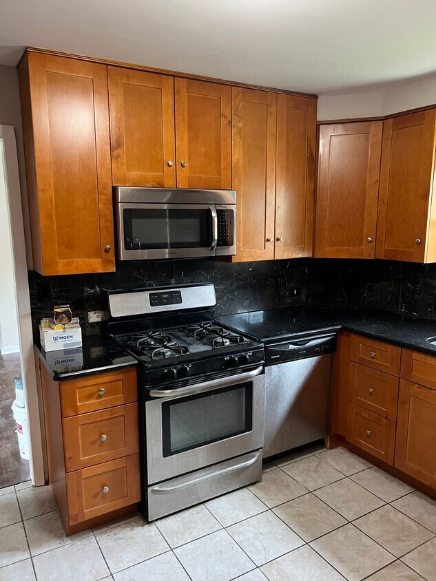 Primary Photo - 1050 W Touhy Ave