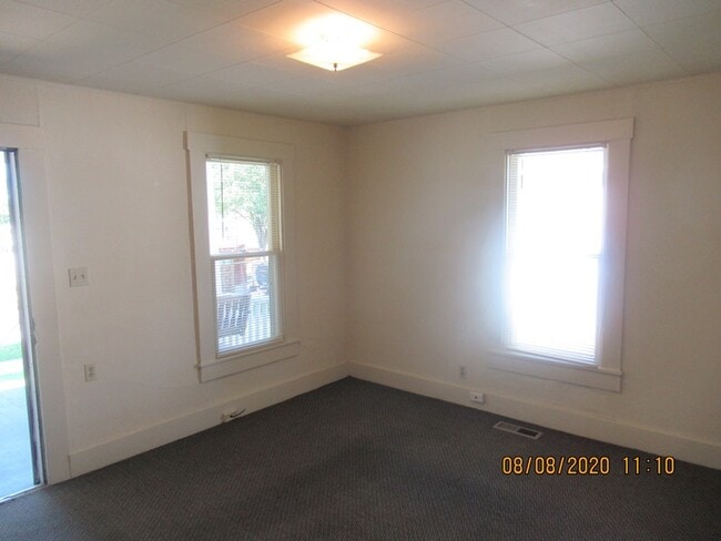 Building Photo - 419 E 12th St