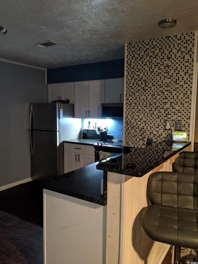 Foto del edificio - 4435 Lakeside Dr