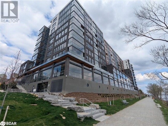 Building Photo - 185 Dunlop St E
