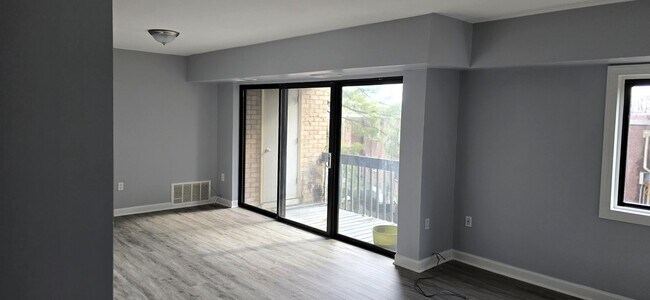 Foto del edificio - 6310 Hil Mar Dr