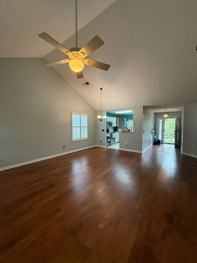 Foto del edificio - Charming 3-bedroom, 2-bath home in Florence,