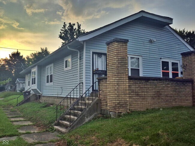 Foto del edificio - 1727 N Tacoma Ave