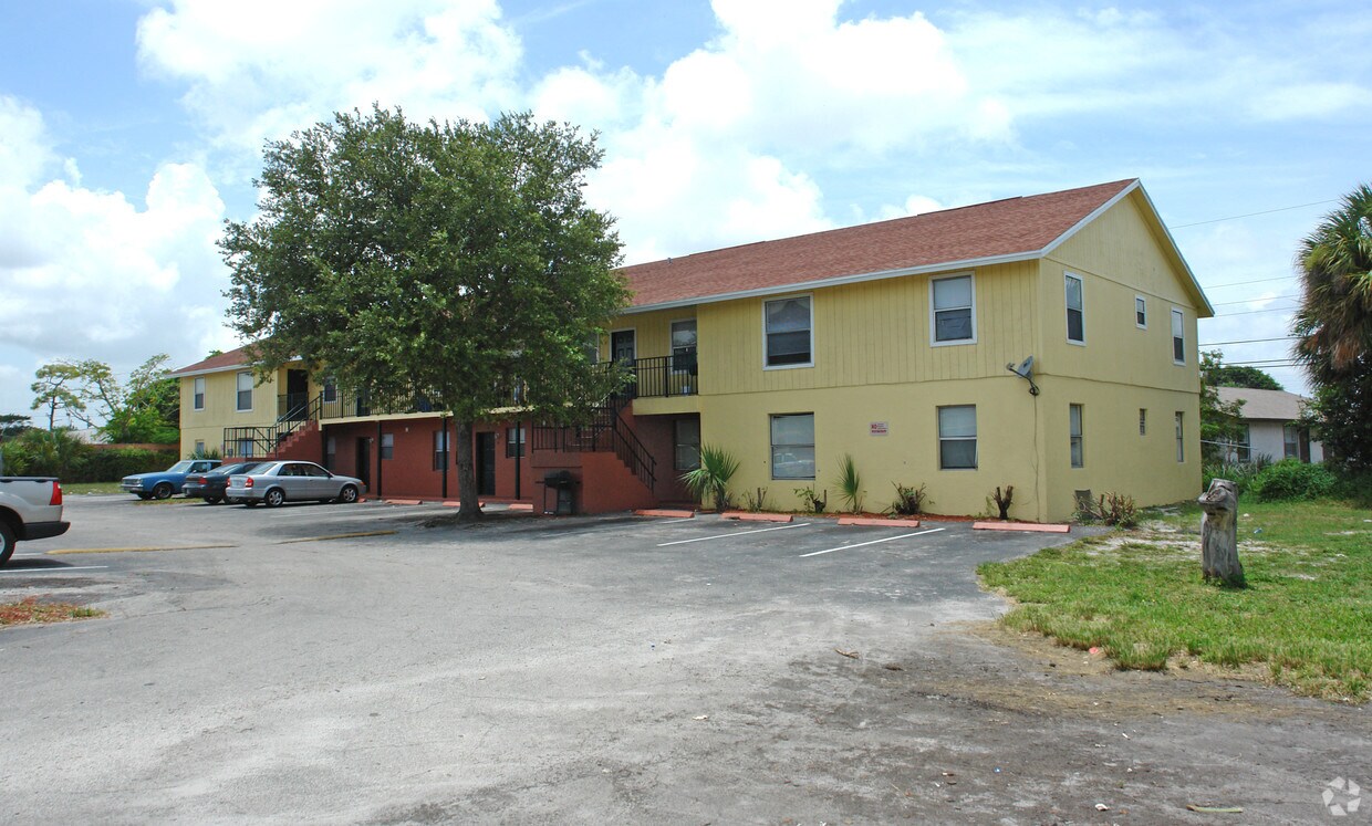 Carol Park - Carol Park Apartments