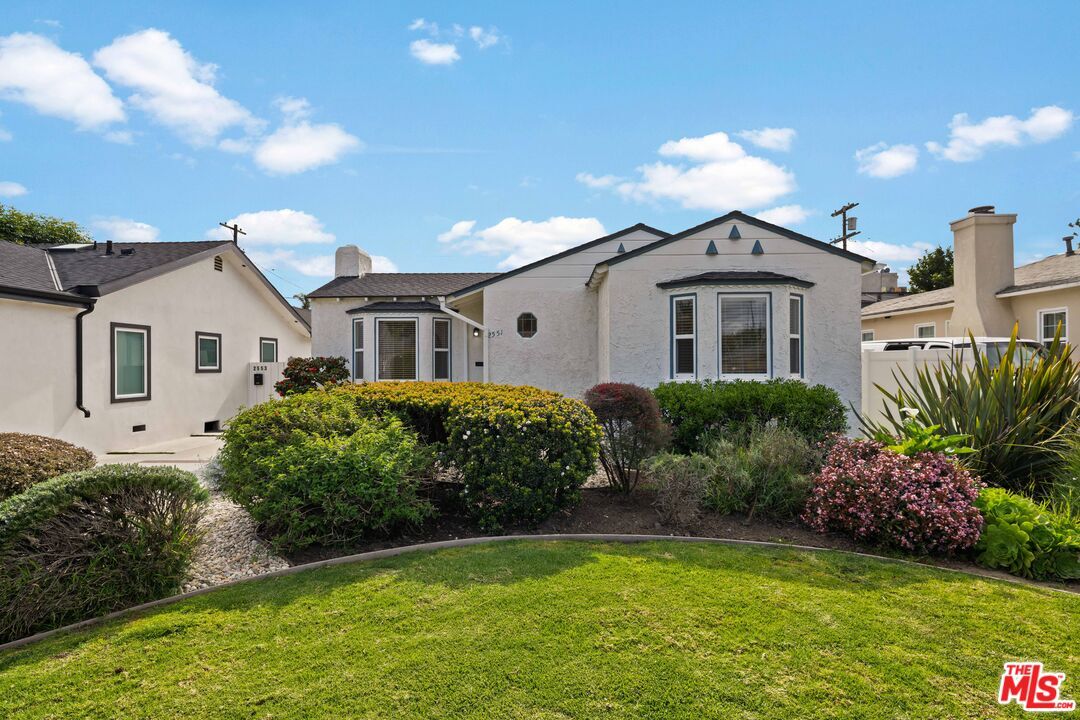 Foto principal - 2551 S Bentley Ave