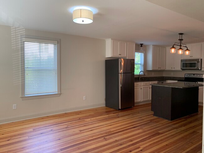 Building Photo - 5 Strawberry Ln