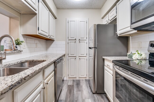 Building Photo - 1310 Harwell Dr