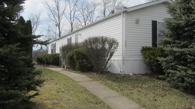 Building Photo - 1208 Shiawassee River Road #4