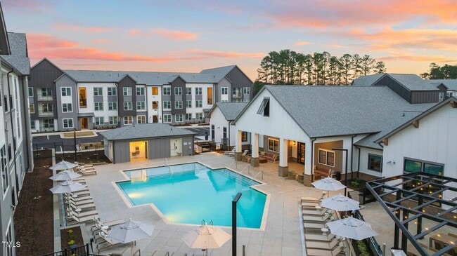 Foto del edificio - 3901 Capital Hills Dr
