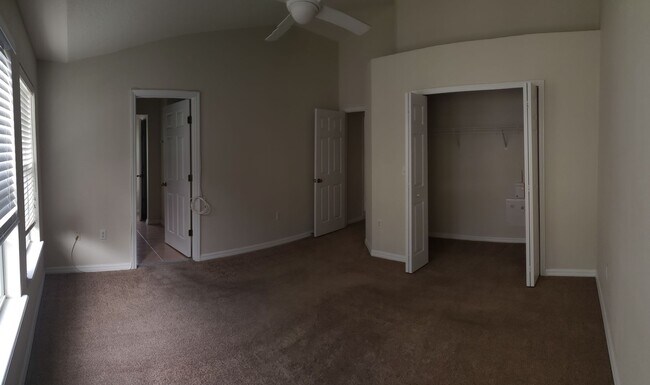 Building Photo - Spacious 3br 2.5ba Townhome in North Saint...