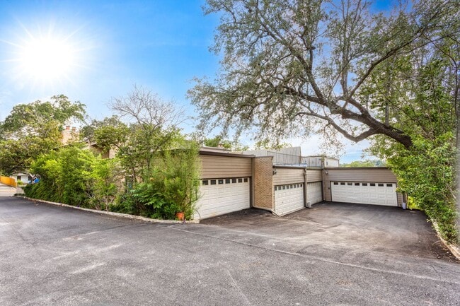 Building Photo - 205 Chichester Pl