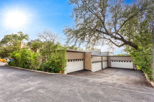 Foto del edificio - ALAMO HEIGHTS  |  TOWNHOME  |  REMODELED  ...