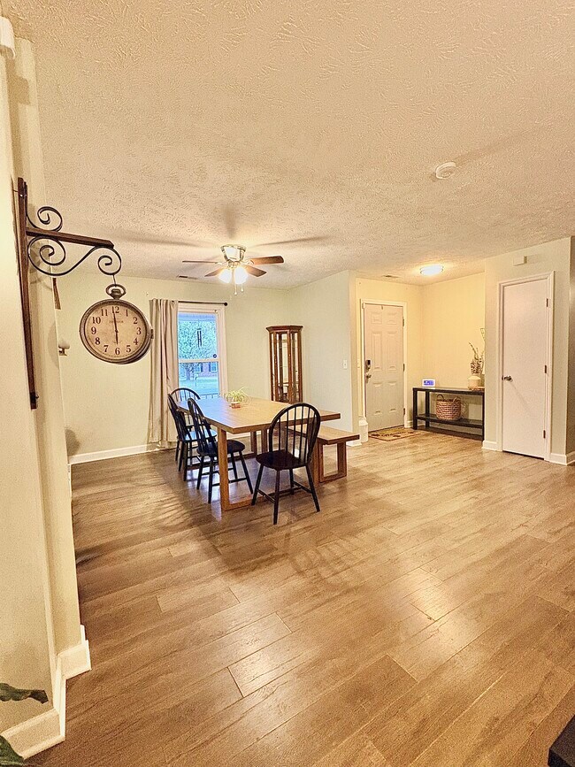 Foto del edificio - 372 Woodberry Cir