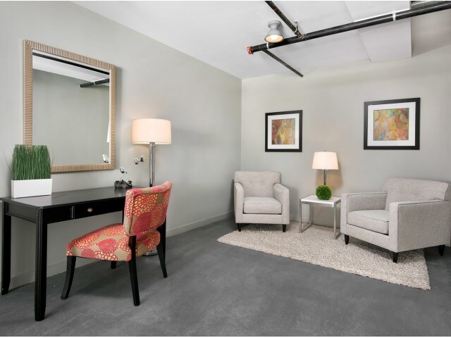 Foto del edificio - 1109 N Milwaukee Ave