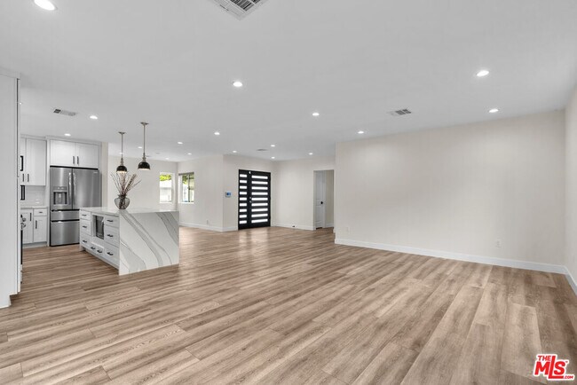 Foto del edificio - 18343 Calvert St