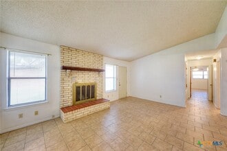 Building Photo - 818 Lois St