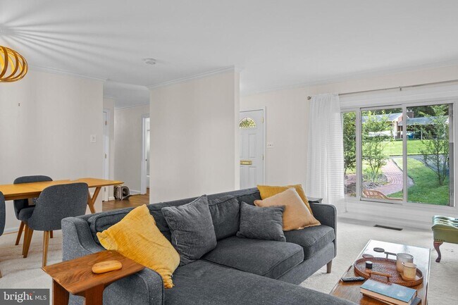 Building Photo - 2608 Sigmona St