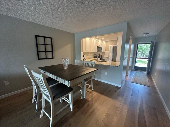 Building Photo - 3041 Taywood Meadows