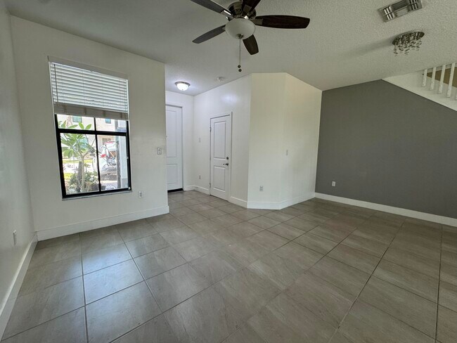 Foto del edificio - 2037 Oysterwood Ln