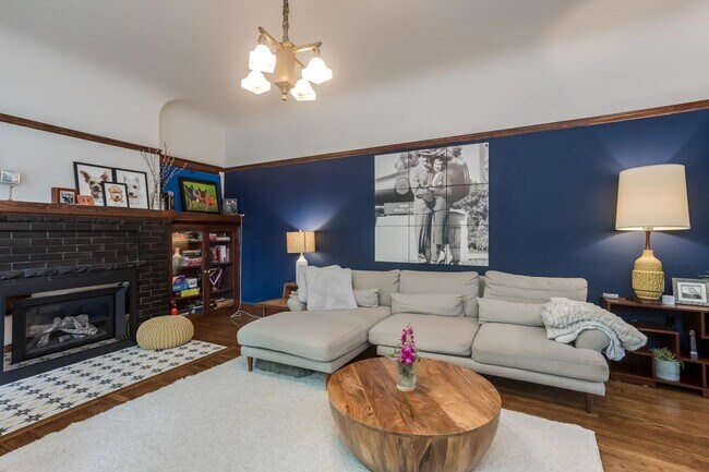 Foto del edificio - Charming Upgraded 2 Bedroom 2 Bath Rose Garden Home