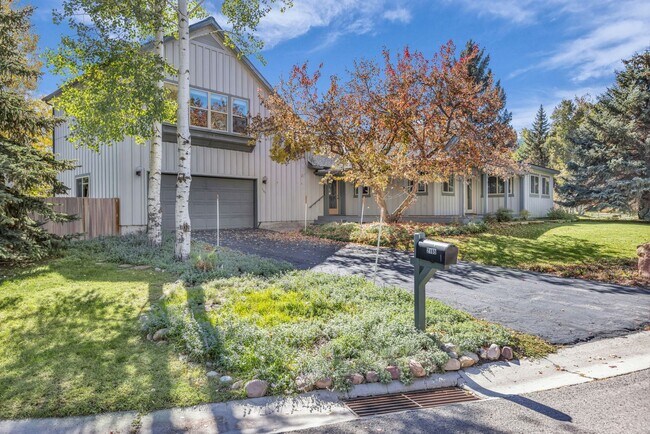 Building Photo - PRIME PARK MEADOWS HOME