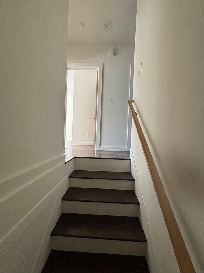 Building Photo - 851 46th Ave