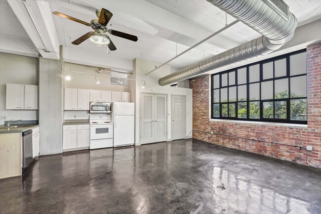 Interior Photo - Hyacinth Lofts