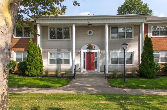 Building Photo - Rochester Highlands