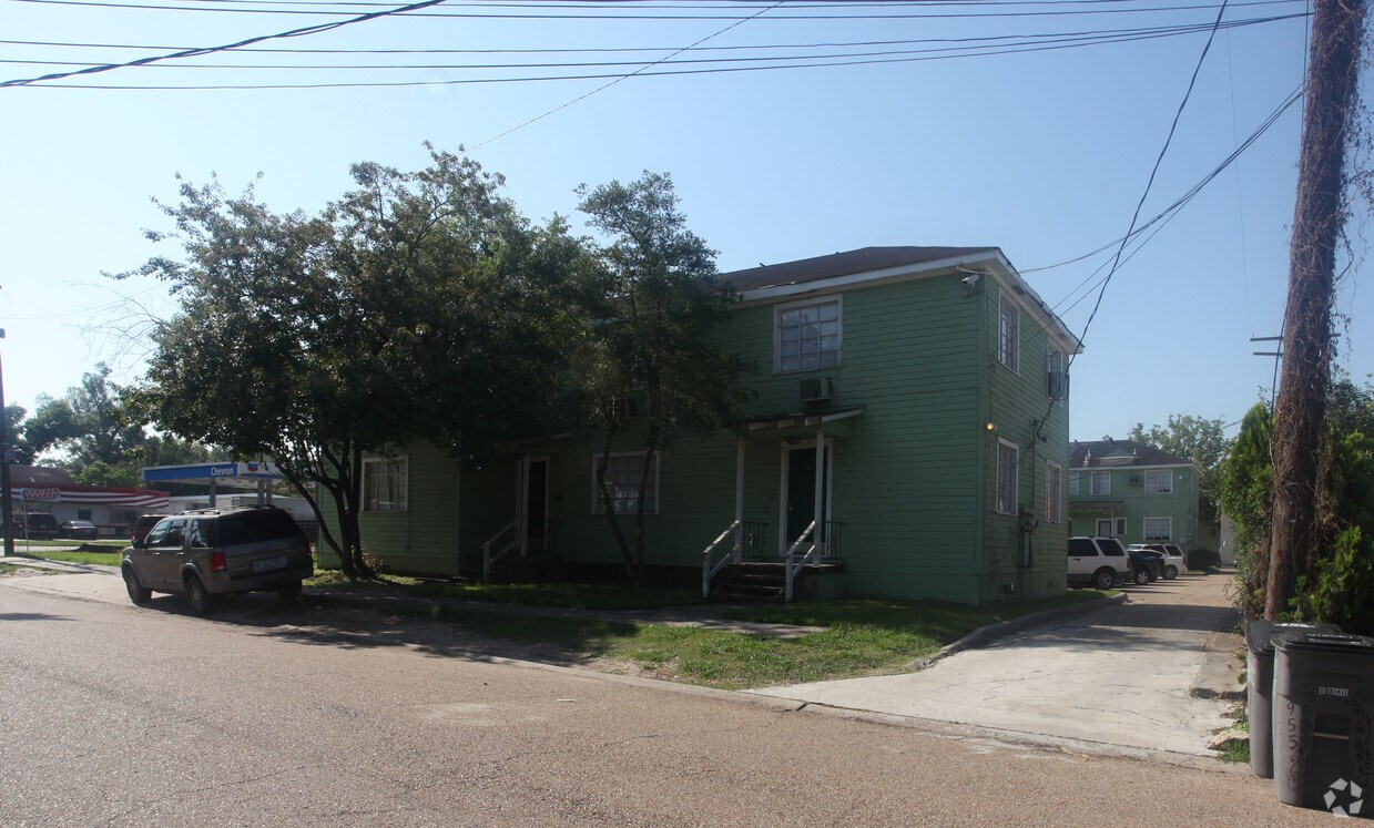 Building Photo - 3126-3152 Nicholson Dr