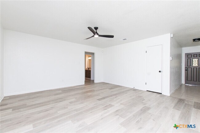 Foto del edificio - 1609 Hughes Ave