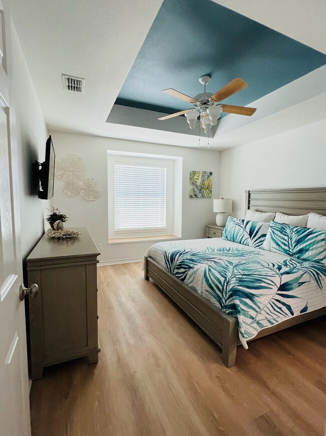 Main bedroom - 15113 Aquarius St