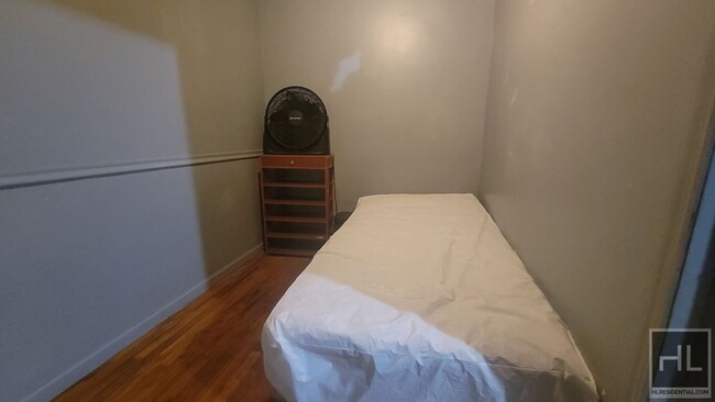 Foto del edificio - BUDGET FRIENDLY ROOM FOR RENT IN EAST NEW ...