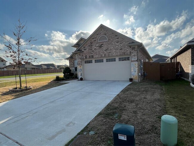 Building Photo - 601 Bridle Creek Dr
