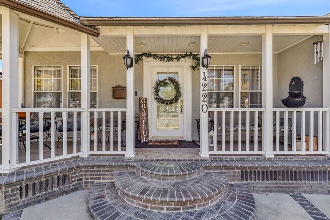 Foto del edificio - 4220 Los Coyotes Diagonal