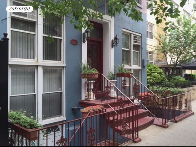 Foto del edificio - 413 E 85th St