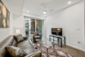 Building Photo - 375 Camino De La Reina