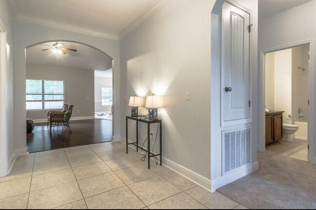 Building Photo - 32 Sonata St