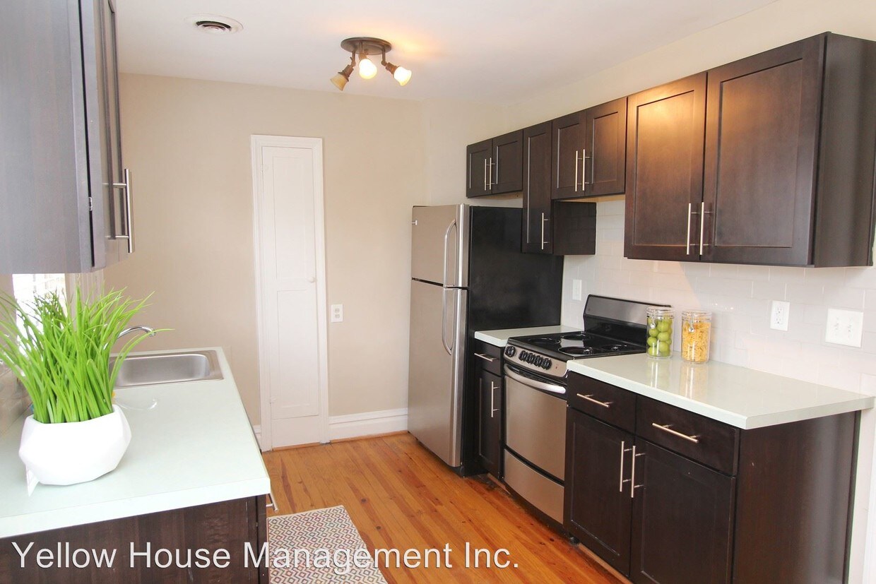 Primary Photo - 1108 W Friendly Ave