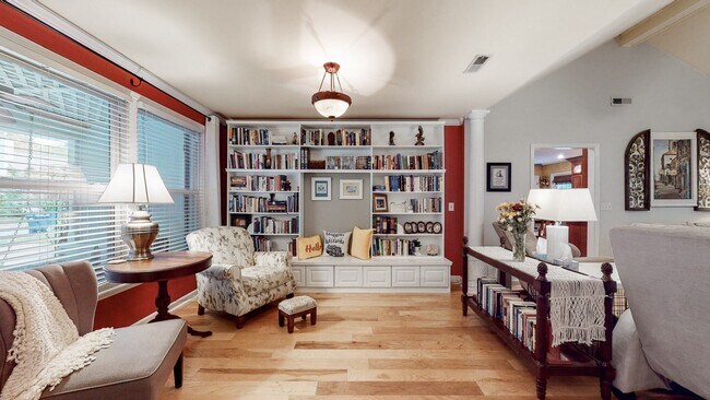 Building Photo - 617 Sugartree Ln