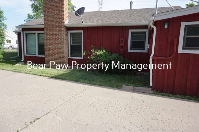 Building Photo - "Charming 3-Bedroom Retreat with 2 Baths in the Heart of Golden"