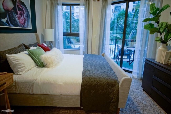 Foto del edificio - 8050 SW 72nd Ave