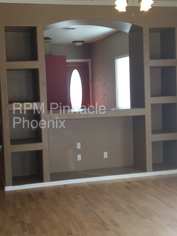Building Photo - 318 N Evergreen St